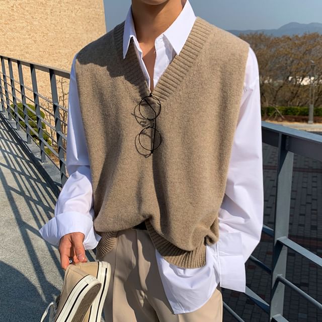 GRAYCIOUS-V-Neck Plain Sweater Vest