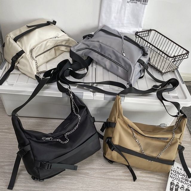 Melois-Plain Zip Crossbody Bag