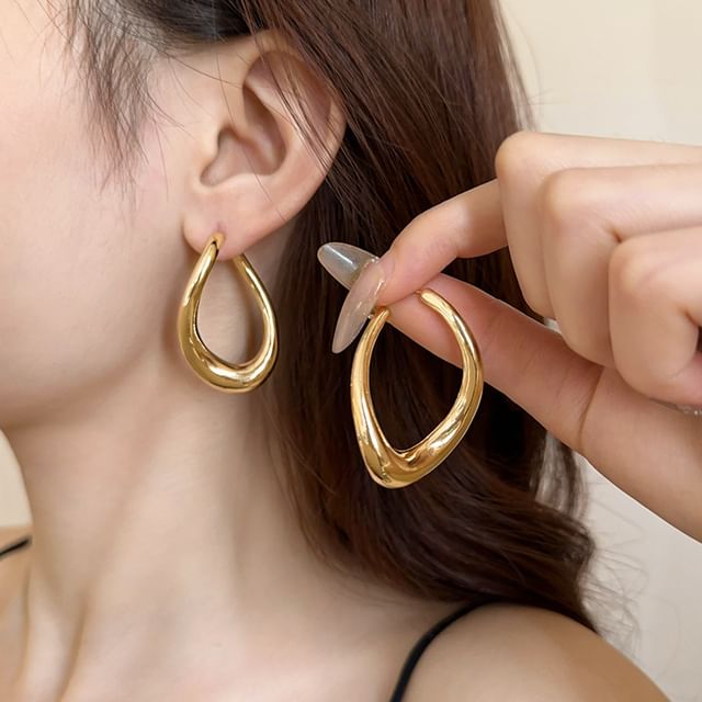 Calafa-Hook Metal Earring