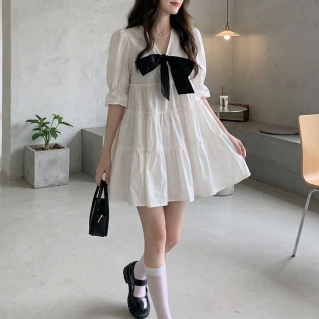 ANORA-Kurzärmliges einfarbiges Minikleid in A-Linie mit Schleife
