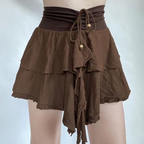 Asymmetric skirt outlet yes style