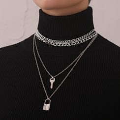 YASIN - Set of 2: Layered Lock & Key Pendant Necklace + Layered Chain Choker YASIN - Set of 2: Layered Lock & Key Pendant Necklace + Layered Chain Choker