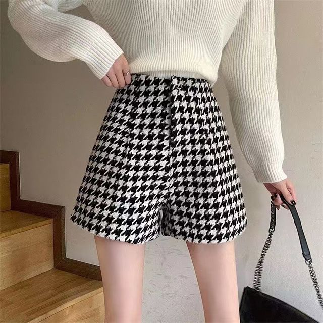 Everose-High Waist Houndstooth Shorts