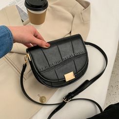 Cipres - Plain Flap Saddle Crossbody Bag Cipres - Plain Flap Saddle Crossbody Bag