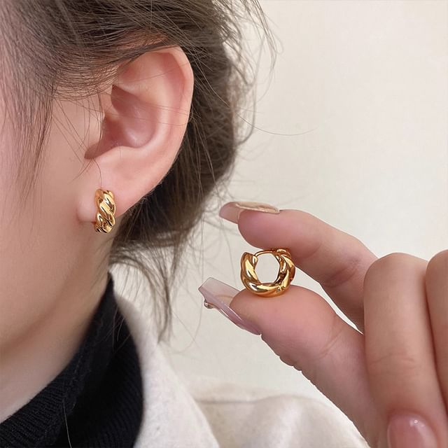 Panda Dama-Twisted Huggie Earring