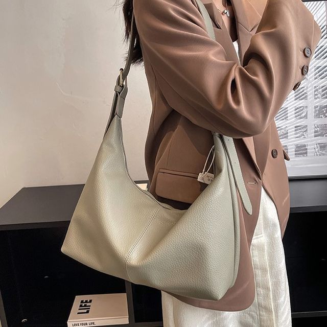Best Shoulder Bags: From Vintage '90s Styles to New Brands