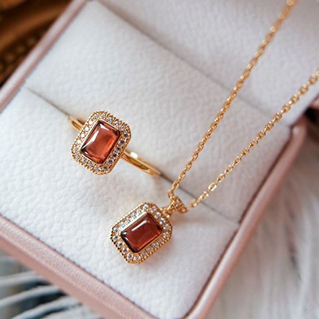 DECADES-Rhinestone Pendant Necklace Open Ring