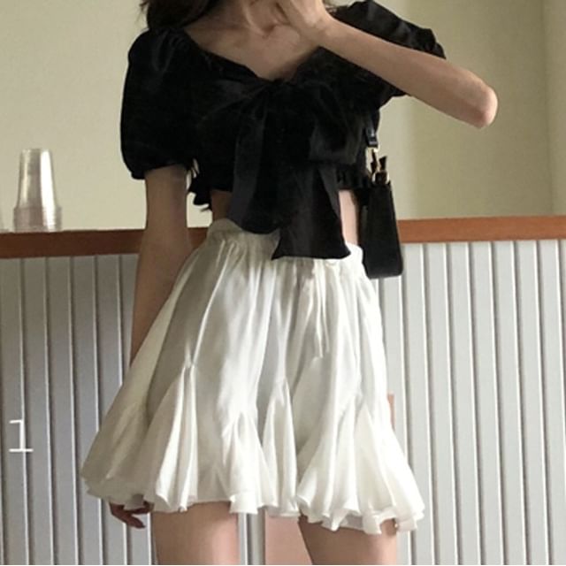 Magimomo - Puff Sleeve Front Bow Cropped Blouse / Ruffled A-Line 