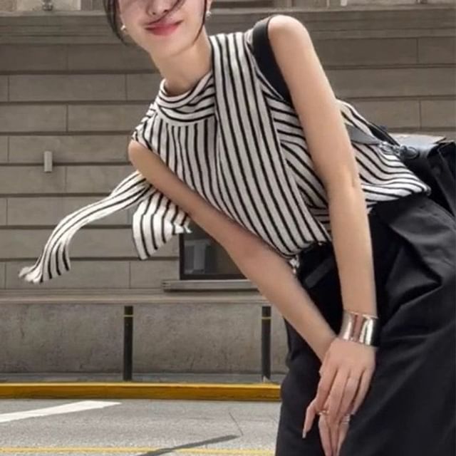 Happo-Sleeveless Tie Neck Striped Blouse