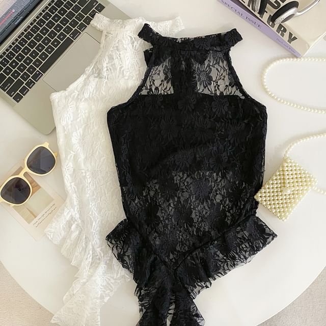 Iasia-Sleeveless Lace Asymmetrical Top