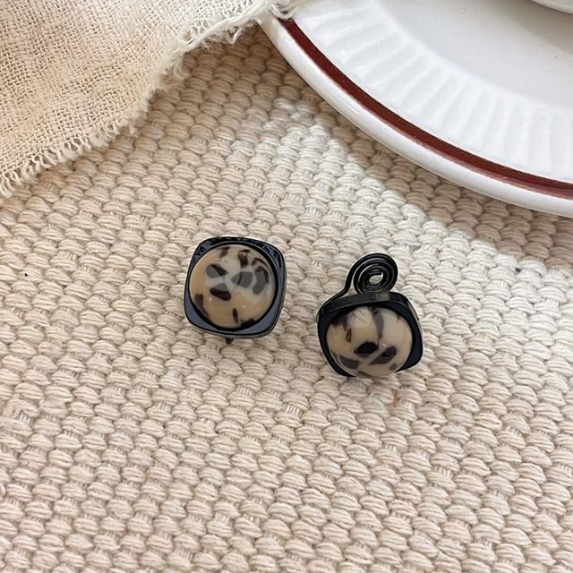 Kiren-Leopard Print Stud Earring