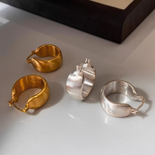 Hansha-Hoop Leverback Earring