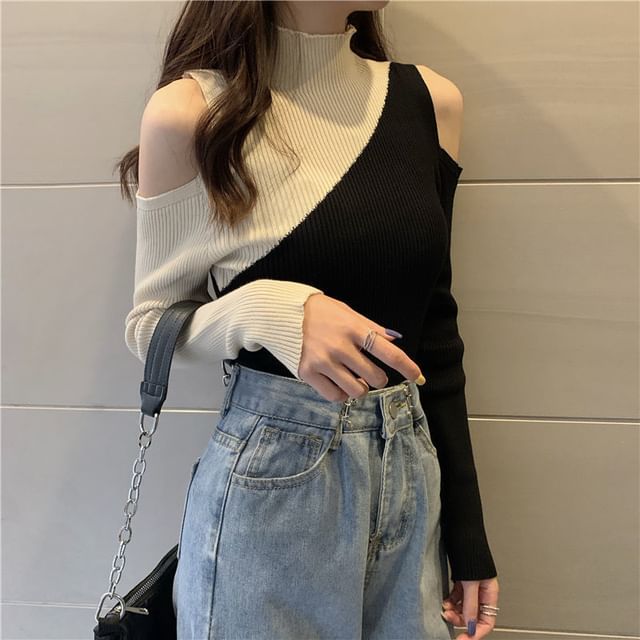 Sisyphi-Cold-Shoulder Two Tone Ribbed Sweater