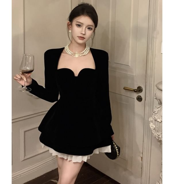 NENE - Long-Sleeve Sweetheart Neckline Velvet Mini A-Line Dress