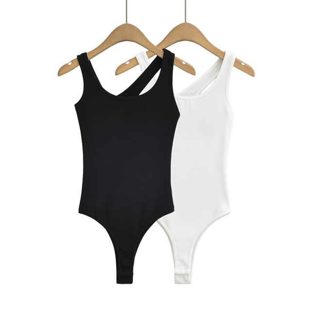 Ulark-Asymmetrical Sleeveless Plain Cutout Bodysuit Top