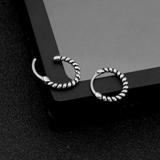 Juanitro-Twisted Single Huggie Earring