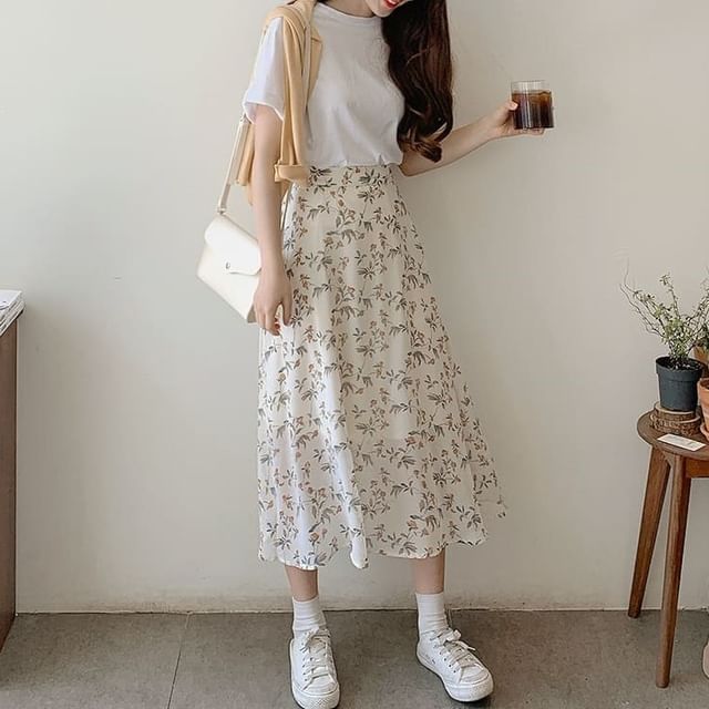 Leoom - Short-Sleeve Plain T-Shirt / Floral Print Midi A-Line Skirt ...