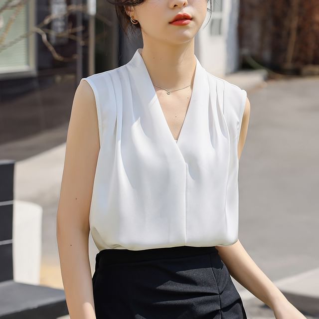 INEN-Sleeveless V-Neck Plain Chiffon Top
