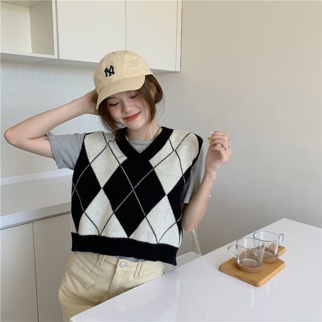 Everose-V-Neck Argyle Crop Sweater Vest