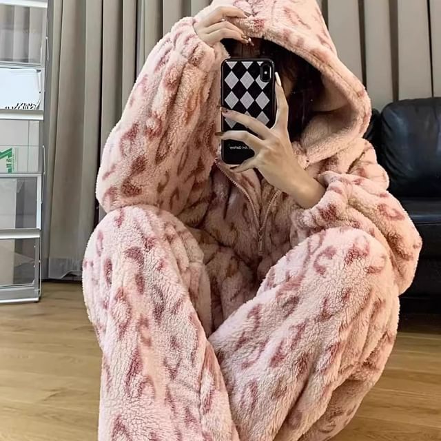 GOUB-Leopard Fleece Pajama Set