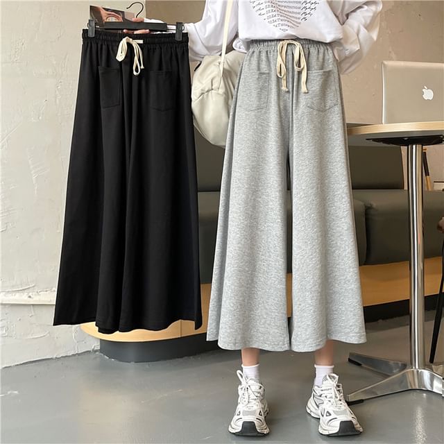 Sisyphi-Drawstring Waist Plain Cropped Wide Leg Sweatpants