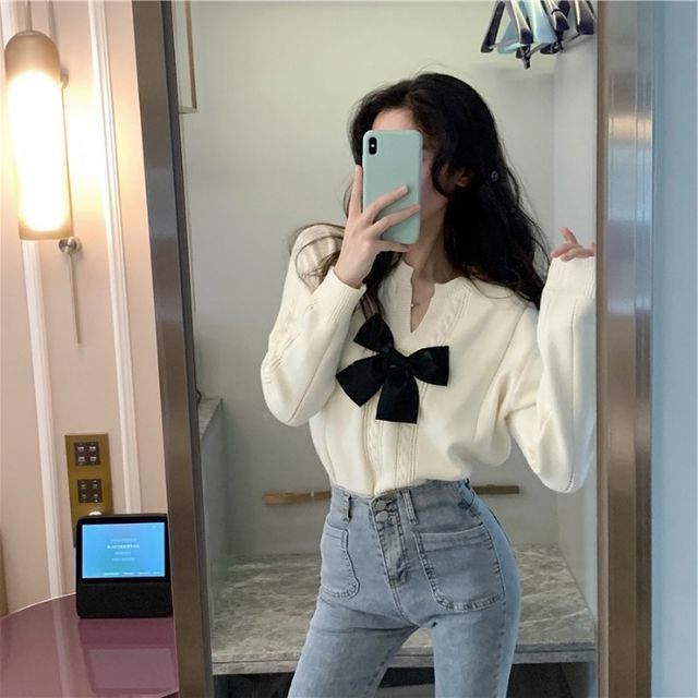 westworlds-Bow Sweater