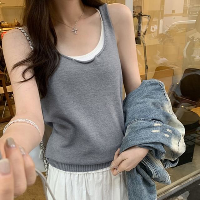 Asiris-Sleeveless Scoop Neck Plain Knit Top