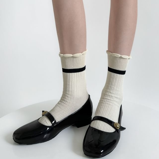 Gentiana-Contrast Trim Ribbed Socks