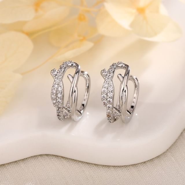 Chimerro-Knot Rhinestone Layered Ear Cuff