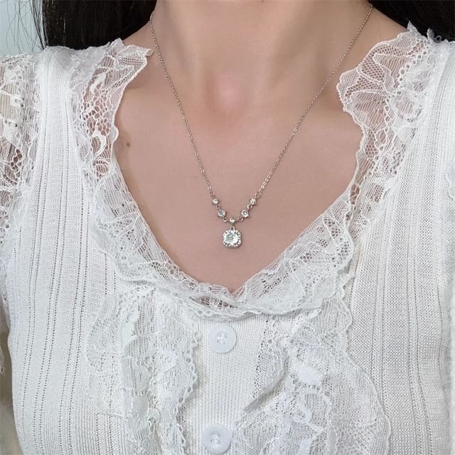 Halfla-Rhinestone Pendant Alloy Necklace