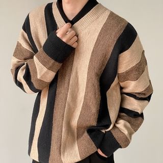 Zentrus-V-Neck Striped Sweater