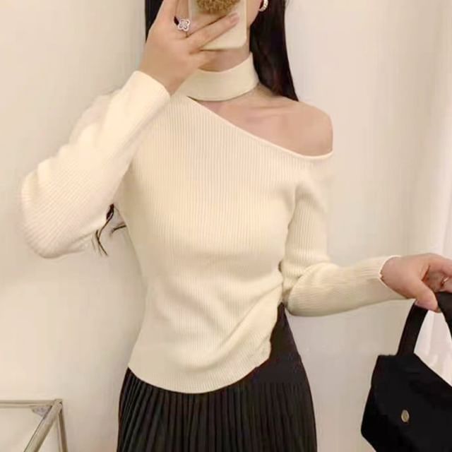 ISSOL-Long-Sleeve Halter Off-Shoulder Plain Ribbed Knit Top
