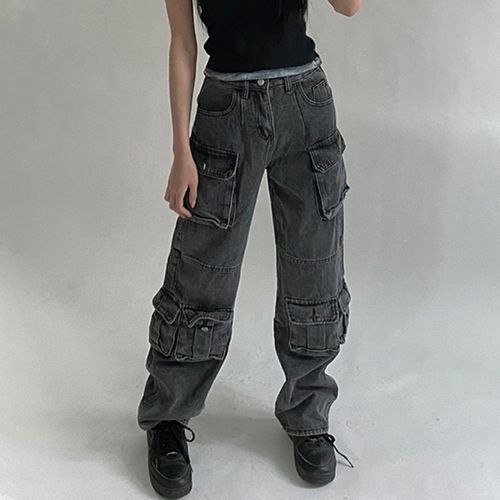 Women's Low Rise Wide Leg Cargo Pants in Washed Black