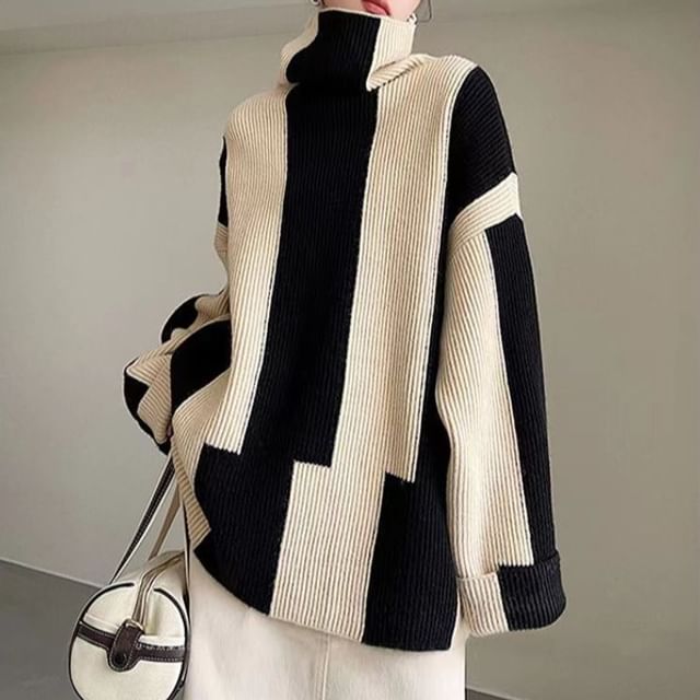 Everose-Turtleneck Two Tone Sweater