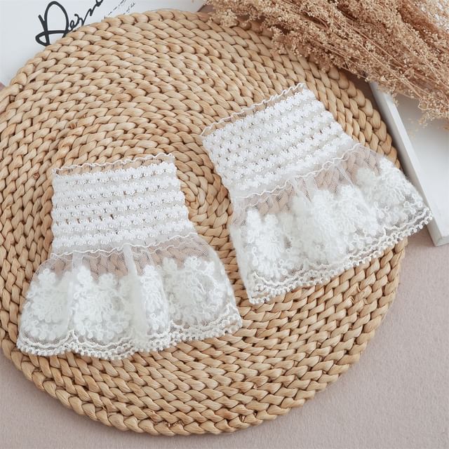 MIOW-Lace Wrist Cuffs