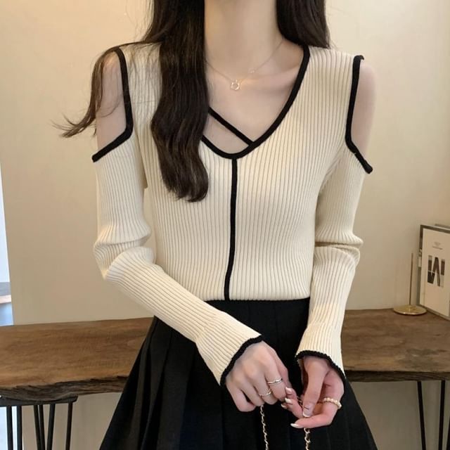 Sisyphi-Long-Sleeve V-Neck Cold Shoulder Knit Top