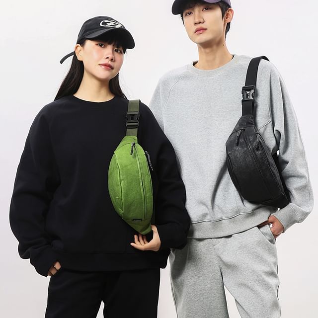 Hikuozy-Plain Metallic Zip Belt Bag