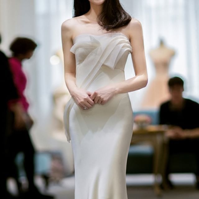 Melon Juice-Strapless Plain Mermaid Wedding Gown