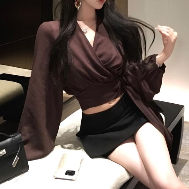 Metonymph-Long-Sleeve V-Neck Plain Crop Blouse