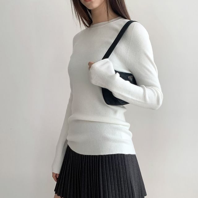 Striinkie-Long Sleeve Round Neck Plain Knit Top