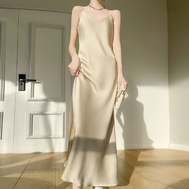 Weelop-Spaghetti Strap V-Neck Plain Maxi A-Line Dress