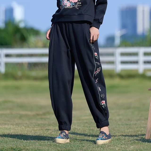 Elastic Waist Floral Embroidered Harem Sweatpants