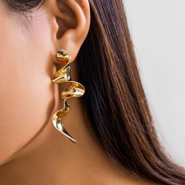 Gemsha-Ruffle Alloy Dangle Earring