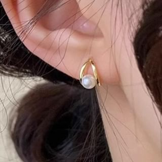 Kamuel-Faux Pearl Ear Stud