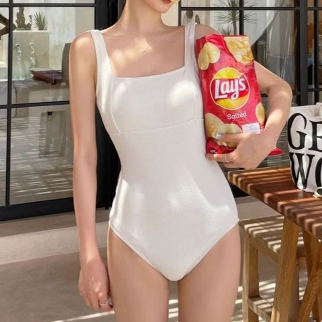Faiar-Sleeveless Square Neck Plain Swimsuit