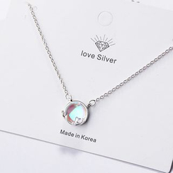 Knick Knack - Moonstone Pendant Necklace Knick Knack - Moonstone Pendant Necklace