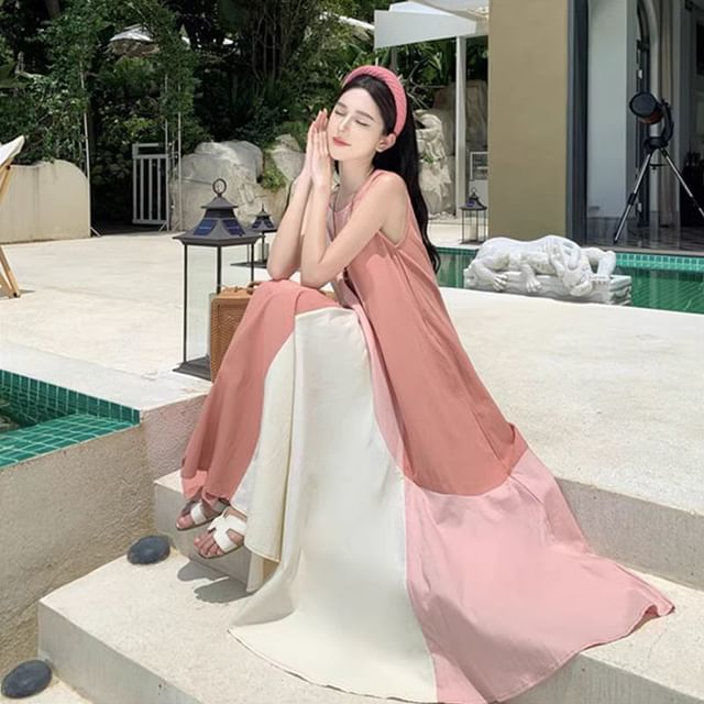 LeSorene - Sleeveless Round Neck Color Block Panel Maxi A-Line Dress |  YesStyle