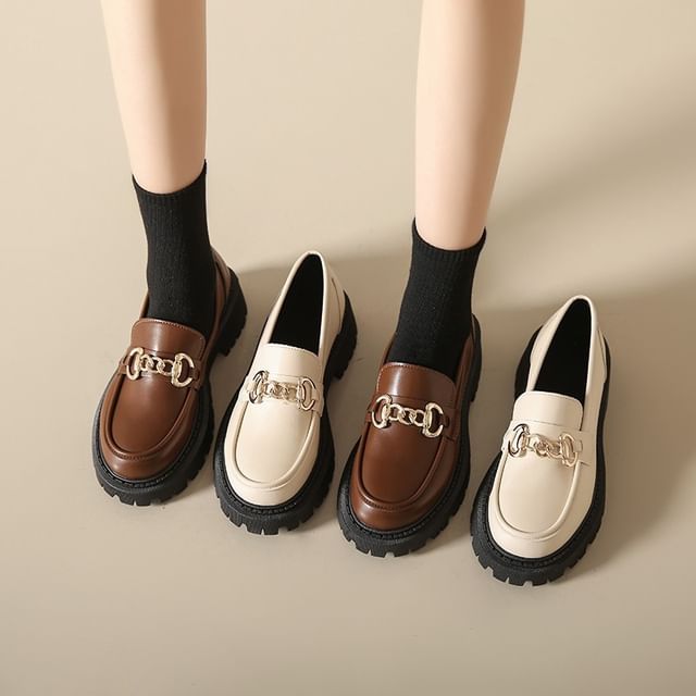 Asterisk-Platform Plain Chained Faux Leather Loafers
