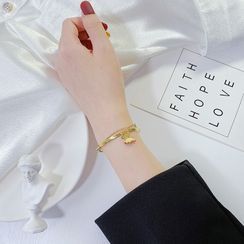 Tenri - Star & Butterfly Layered Bracelet Tenri - Star & Butterfly Layered Bracelet