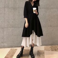 Kikoo - Set: V-Neck Long-Sleeve Shift Dress + Two-Tone Spaghetti Strap Midi Shift Dress Kikoo - Set: V-Neck Long-Sleeve Shift Dress + Two-Tone Spaghetti Strap Midi Shift Dress